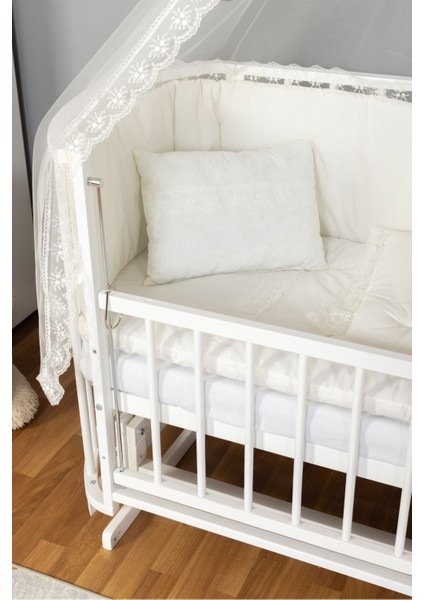 Ahşap Beşik Anne Yanı Yeni Doğan Papatya Beyaz Bebek Beşiği Krem Güpür Uyku Setli modelleri