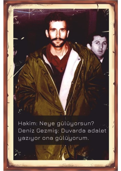 Deniz Gezmiş Mahkemede Retro Ahşap Poster