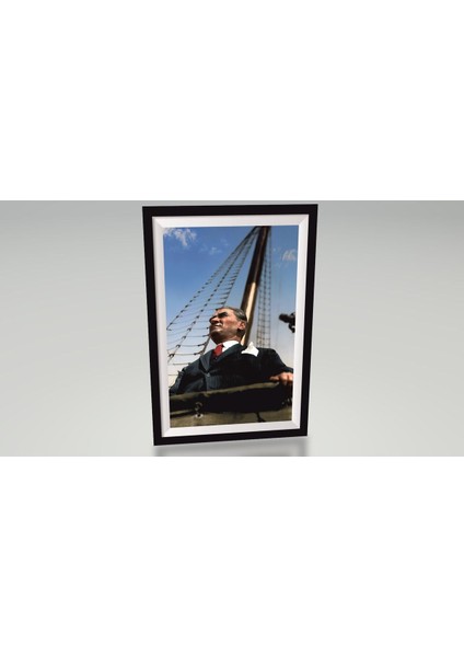 Mustafa Kemal Atatürk Gemide Çerçeve Görünümlü Ahşap Tablo Retro Ahşap Poster
