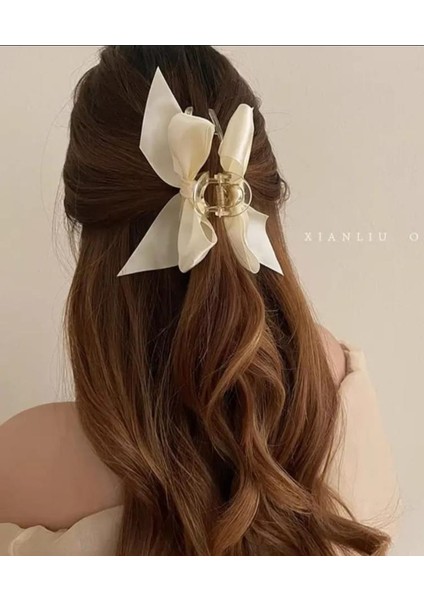 Ortası Düğümlü Saten Kumaş Büyük Sallantılı Fiyonk Süslemeli 11 cm Mandal Toka