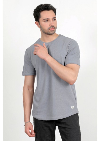 Erkek Bisiklet Yaka Etiket Detaylı Dokulu T-Shirt Açık Gri - 2743