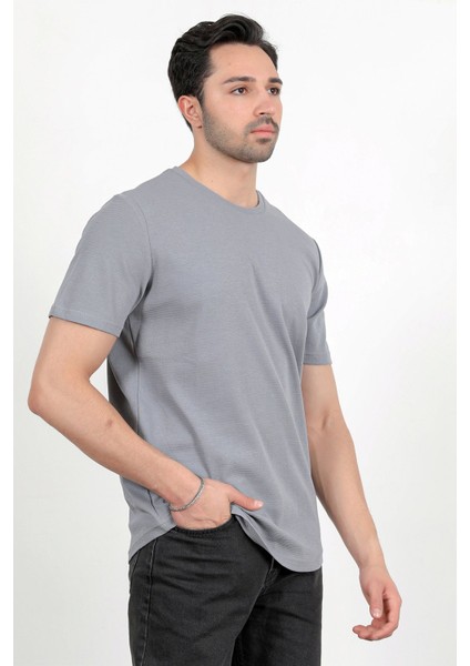 Erkek Bisiklet Yaka Etiket Detaylı Dokulu T-Shirt Açık Gri - 2743