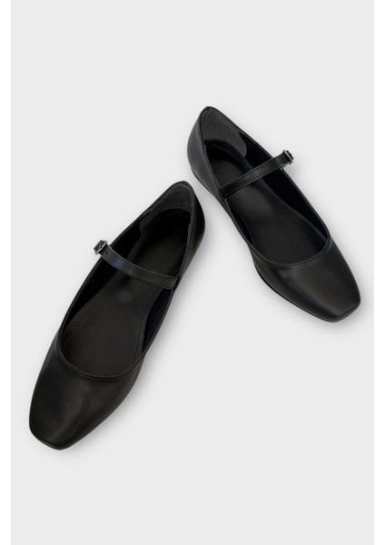 Kadın Kemer Detay Babet Ayakkabı SİYAH