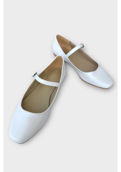 Kadın Kemer Detay Babet Ayakkabı BEYAZ fiyatları
