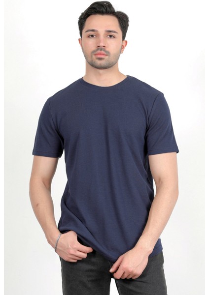 Erkek Bisiklet Yaka Etiket Detaylı Dokulu T-Shirt Lacivert - 2743