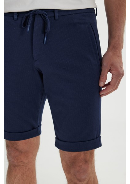 Pamuklu Slim Fit Dar Kesim Beli Bağlamalı Yan Cepli Çizgili Şort fırsatları