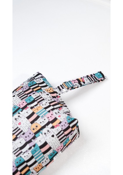 Makyaj Çantası ve Çok Amaçlı El Çantası Kedi Desenli fiyatları