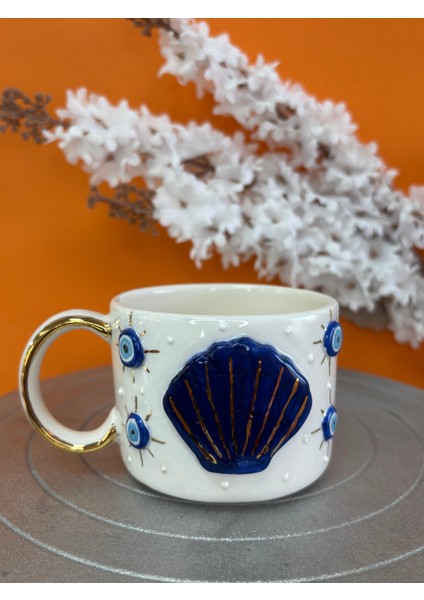 El Yapımı Deniz Kabuğu Ve Nazar Boncuğu Desenli Seramik Fincan 200 ml – Altın Kulp Kupa
