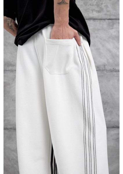 Beyaz Dikiş Detaylı Baggy Eşofman Altı