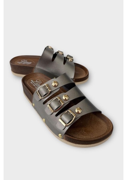 Kadın Günlük Terlik Tokalı Üç Bant Şık Ortopedik Yazlık Ev Plaj Tatil İş Terliği PLATİN fiyatları