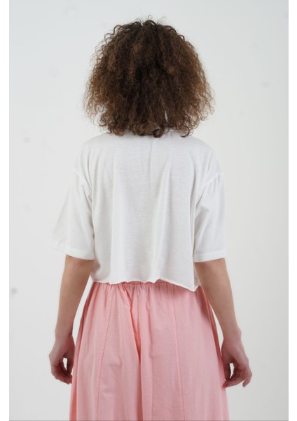 Ekru Best Think Ever Baskılı Crop Tshirt fırsatları