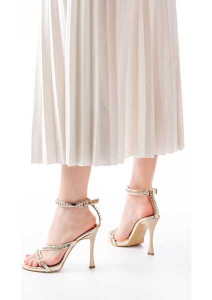 Gold Taşlı Vivet Platformlu Topuklu Kadın Ayakkabı modelleri