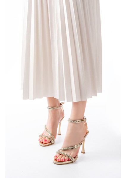 Gold Taşlı Vivet Platformlu Topuklu Kadın Ayakkabı fırsatları