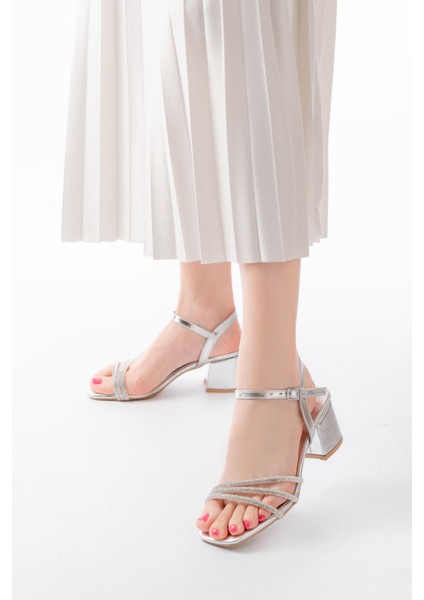 Gümüş 3 Bantlı Topuklu Kadın Ayakkabı fiyatları