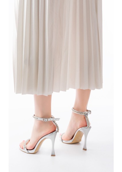 Gümüş Taş Aksesuarlı Platformlu Topuklu Kadın Terlik modelleri