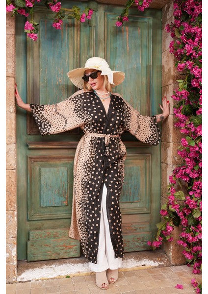 Kadın Siyah-Krem Desenli Kimono – Yazlık Hafif Kumaş – Geniş Kesim – Şık ve Modern