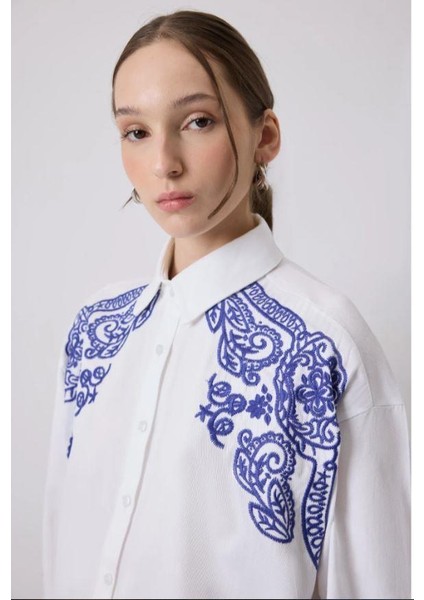 Önü Nakışlı Oversize Gömlek Ekru fırsatları