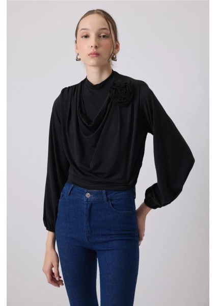 Gül Detaylı Drapeli Bluz Siyah fiyatları