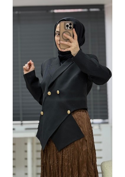 Gold Düğmeli Kısa Ceket Siyah