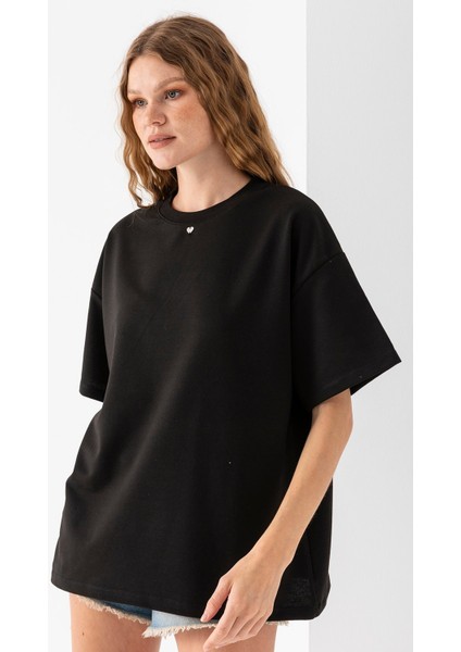 Kadın Bisiklet Yaka Kalp Aksesuarlı T-Shirt Siyah - 25773 fiyatları
