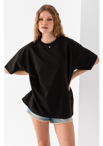 Kadın Bisiklet Yaka Kalp Aksesuarlı T-Shirt Siyah - 25773 modelleri