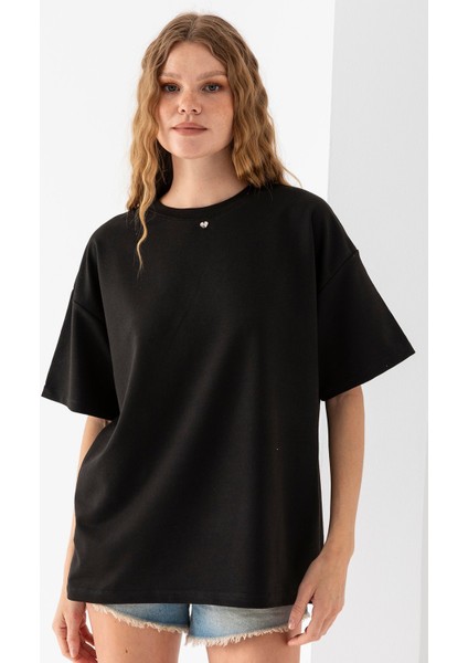 Kadın Bisiklet Yaka Kalp Aksesuarlı T-Shirt Siyah - 25773 fırsatları