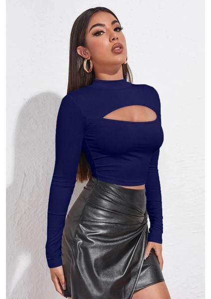 Kadın Lacivert Göğüs Dekolteli Uzun Kollu Cut Out Crop Top Bluz fiyatları