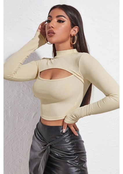 Kadın Ekru Göğüs Dekolteli Uzun Kollu Cut Out Crop Top Bluz