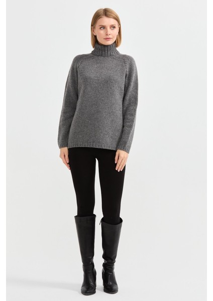 Kadın Tam Balıkçı Yaka Omzu Saç Örgülü Yün Kazak Füme modelleri