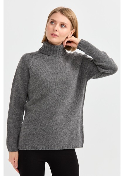 Kadın Tam Balıkçı Yaka Omzu Saç Örgülü Yün Kazak Füme indirimleri