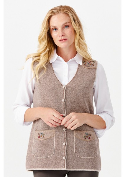 Kadın V Yaka Omuzu Cep Kapağı Keçeli Işlemeli Düğmeli Yelek V.bej