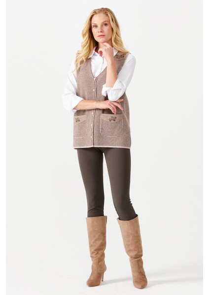 Kadın V Yaka Omuzu Cep Kapağı Keçeli Işlemeli Düğmeli Yelek V.bej modelleri