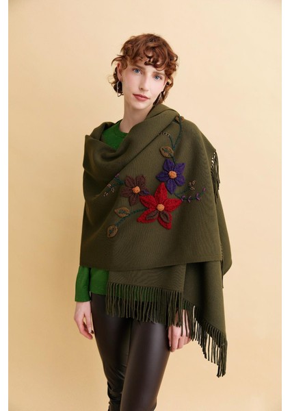 Kadın Örgü Çiçek Işlemeli Püsküllü Şal Haki