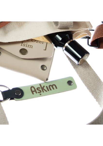 Öğretmene Anlamlı Armağan, Isimli & Soyisimli 2’li Anahtarlık Seti, Mor Menekşe-Bordo-Gri modelleri