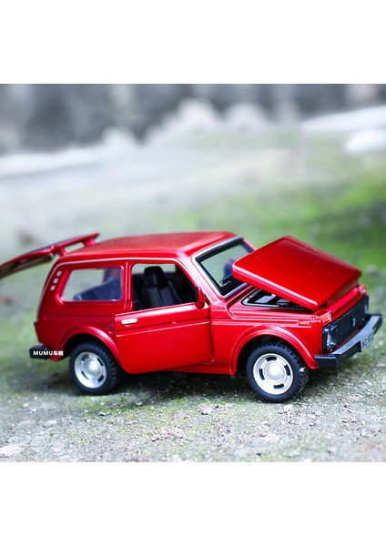 1:32 Lada Jeep Nostaljik Araba Modeli Alaşım Araba Diecast Model Ses ve Işık Geri Çekin Oyuncaklar Koleksiyonu Çocuk Doğum Günü Oyuncak Hediye (Yurt Dışından)