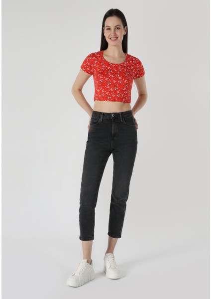 Slim Fit Yuvarlak Yaka Çiçekli Kadın Kirmizi Kısa Kol Tişört modelleri