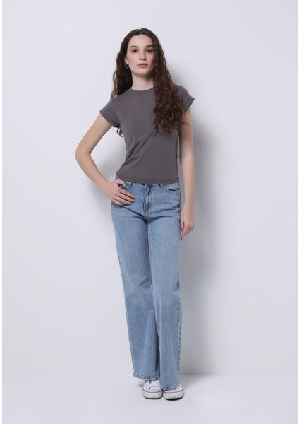Slim Fit Yuvarlak Yaka Düz Kadın Gri Kısa Kol Tişört modelleri