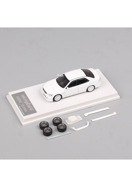Fine Works 1/64 Ölçekli Lexus IS200 Spor Araba Modeli Pres Döküm ve Oyuncak Araçlar Akrilik Kutu Ekstra Lastikler Kopyaları Koleksiyon (Yurt Dışından) modelleri
