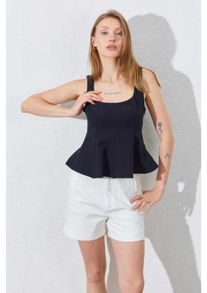 Kadın Siyah Kare Yaka Kolsuz Peplum Bluz