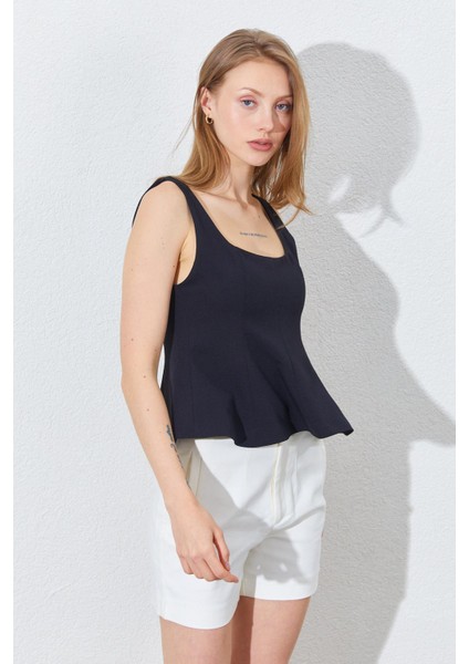 Kadın Siyah Kare Yaka Kolsuz Peplum Bluz fiyatları