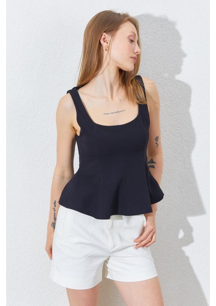 Kadın Siyah Kare Yaka Kolsuz Peplum Bluz modelleri