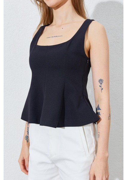 Kadın Siyah Kare Yaka Kolsuz Peplum Bluz fırsatları