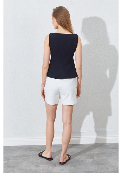 Kadın Siyah Kare Yaka Kolsuz Peplum Bluz indirimleri