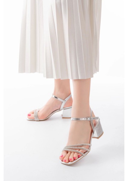 Platin 3 Bantlı Topuklu Kadın Ayakkabı