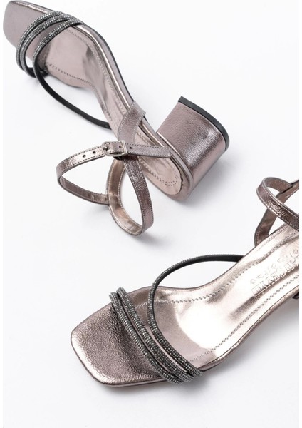 Siyah Bantlı Taşlı Kalın Şeffaf Topuklu Kadın Ayakkabı fırsatları