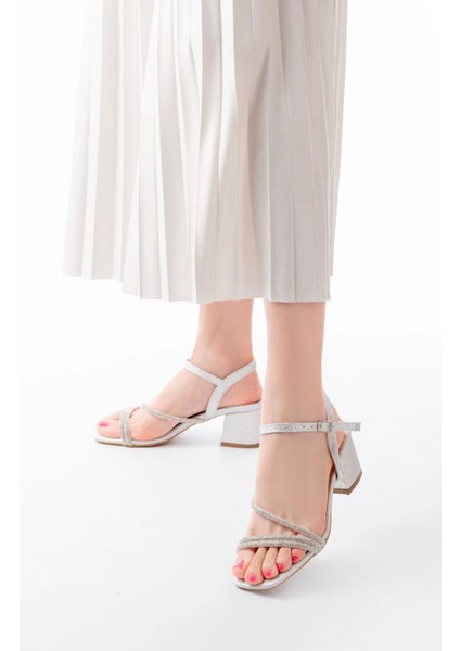 Siyah Bantlı Taşlı Kalın Şeffaf Topuklu Kadın Ayakkabı