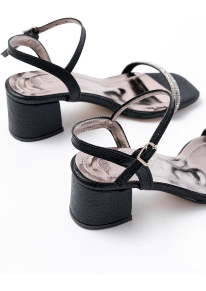 Siyah Çift Bantlı Taşlı Kalın Topuklu Kadın Ayakkabı fiyatları