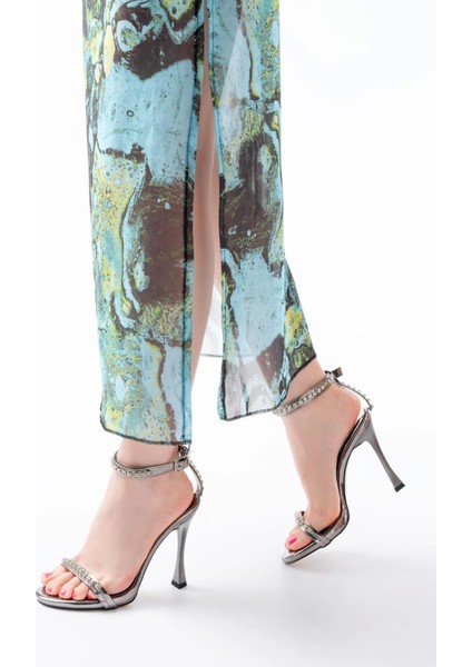 Gümüş Taş Aksesuarlı Platformlu Topuklu Kadın Terlik fırsatları