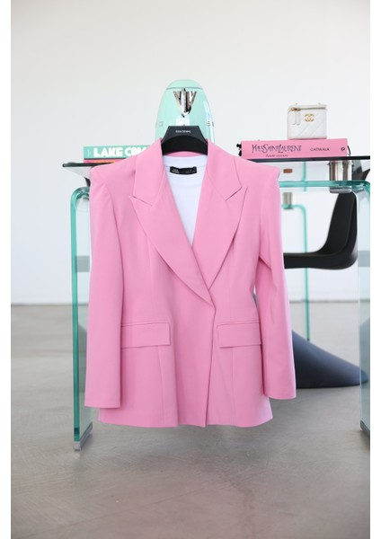 Omuzu Vatkalı Tek Düğmeli Blazer Ceket