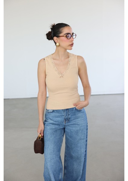 Dantelli V Yaka Kolsuz Bluz